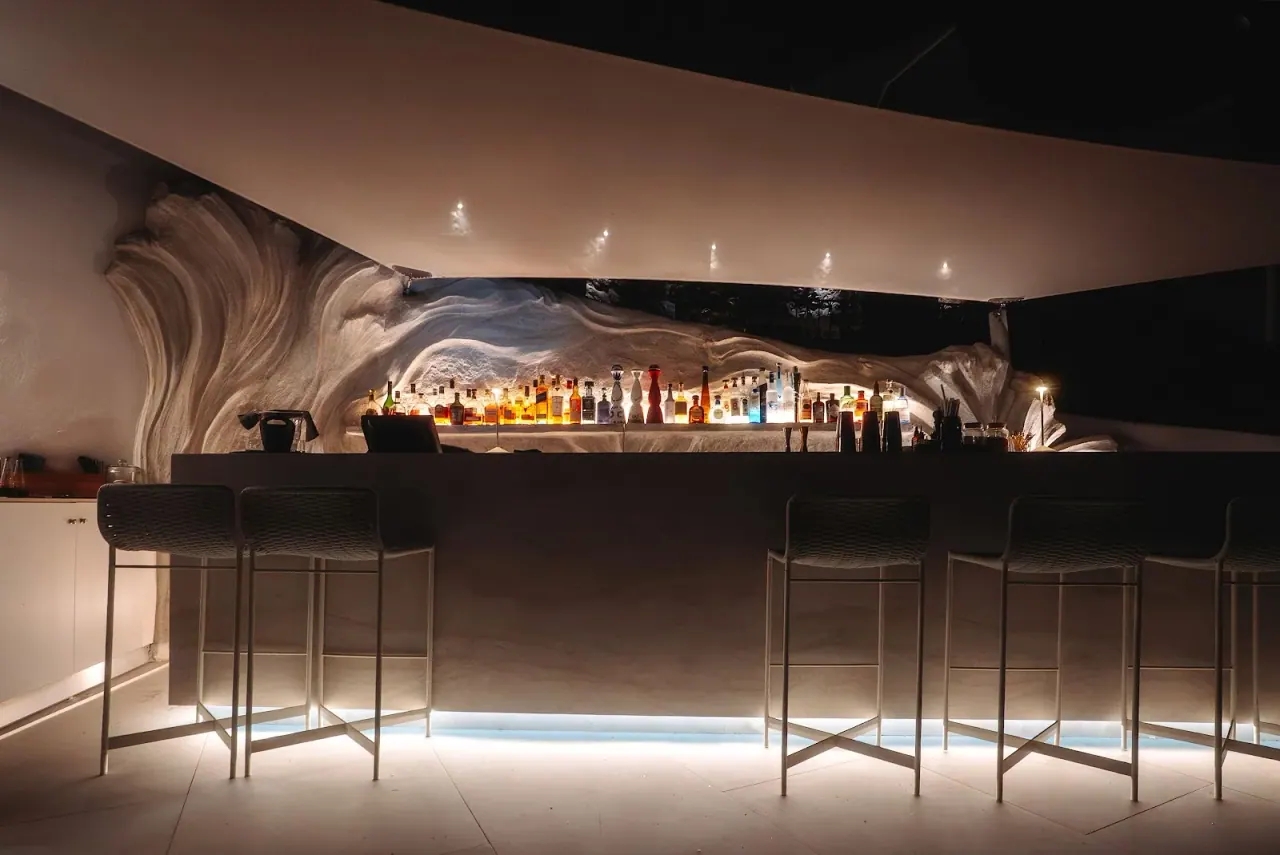 Saint Sky Bar — photo 2