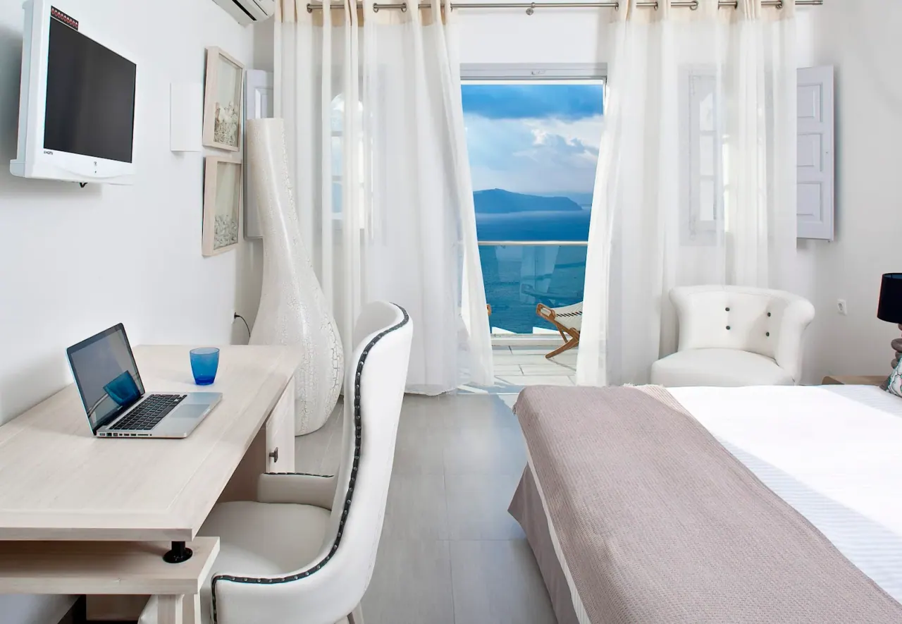 Belvedere Suites Santorini — view 2